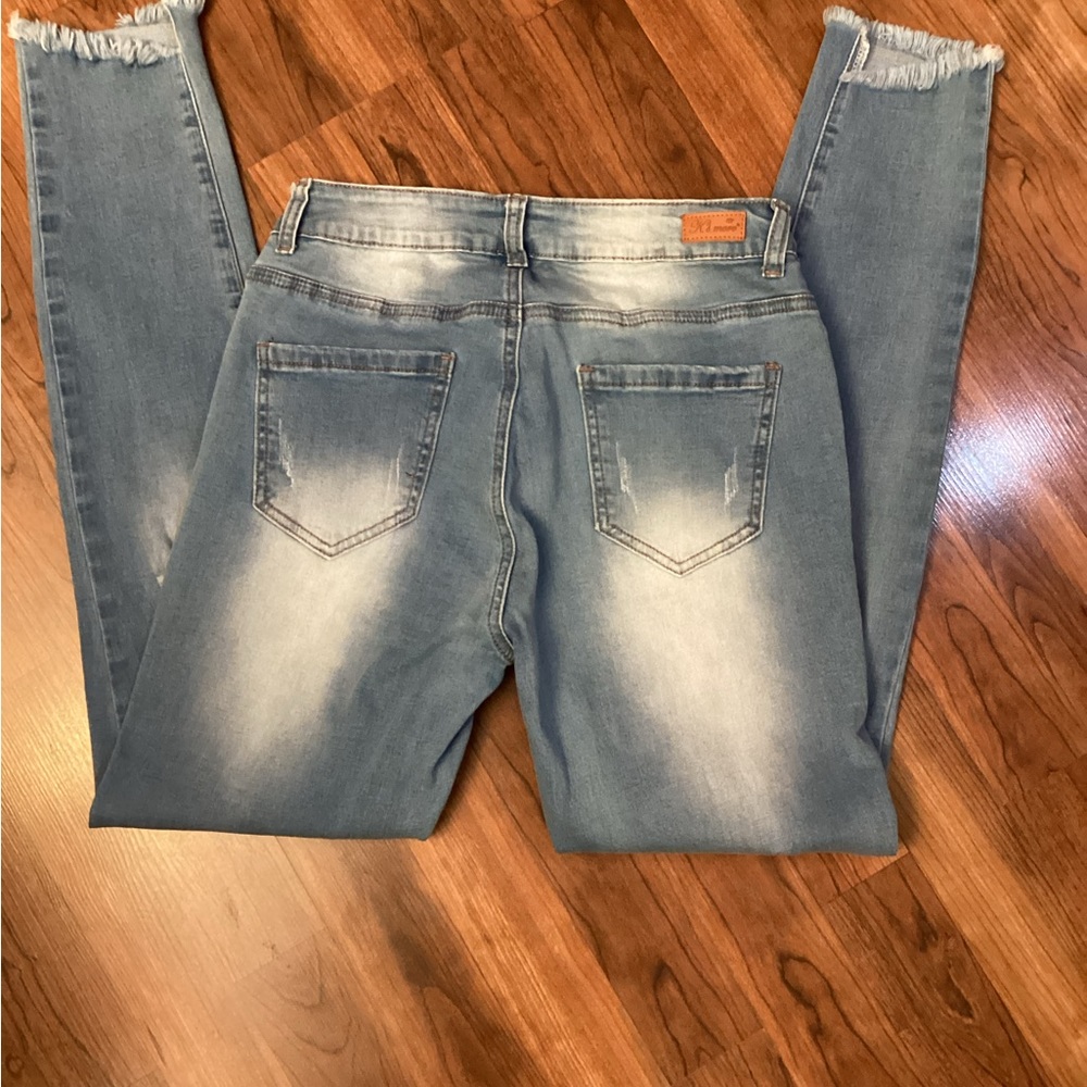K’S MORE DISTRESSED RAW HEM DENIM JEANS